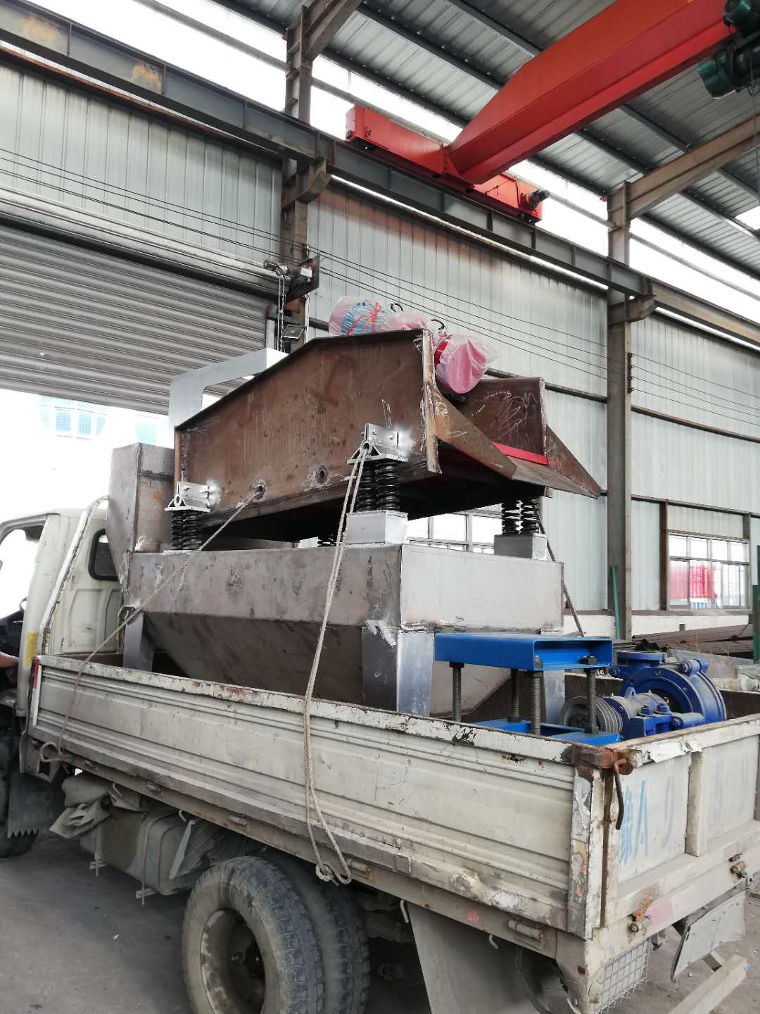 發往鄭州的特種不銹鋼細沙回收機