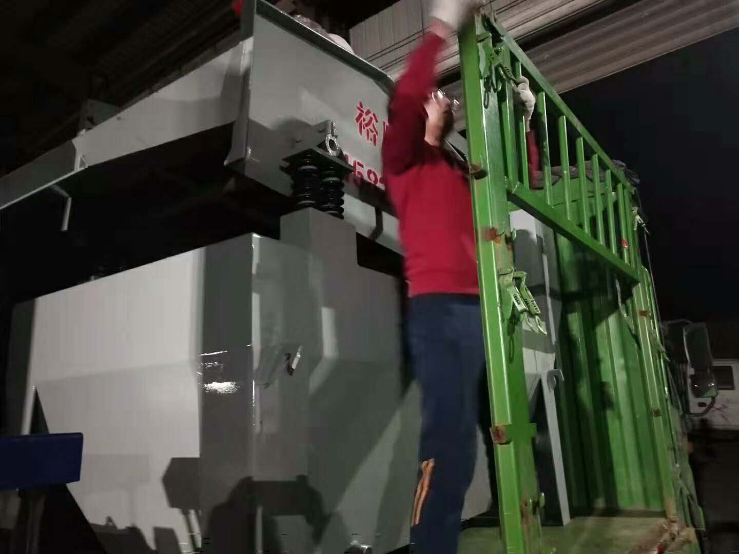 發往山東的350型細沙回收機